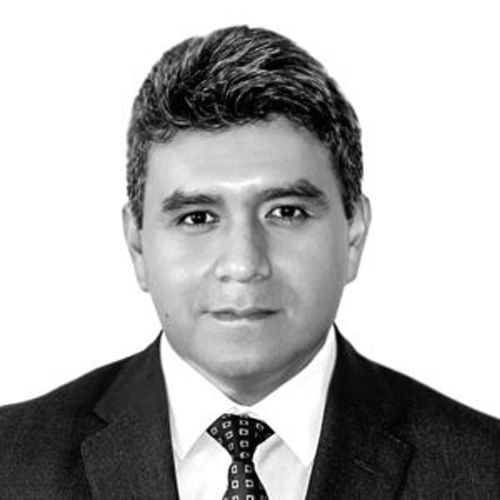 Dr. Johnny León